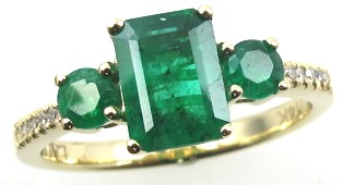 14k Yellow Gold 3stone Green Emerald Ring