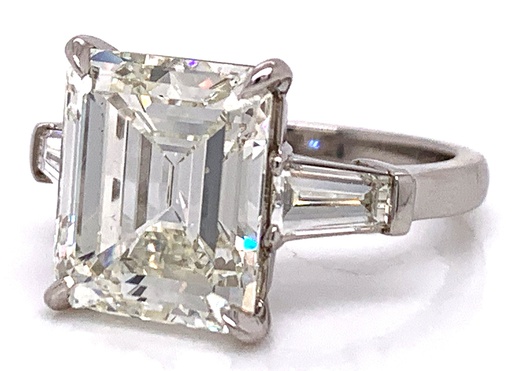 [E3SR.00077373] Emerald Cut  Diamond 3 Stone Ring